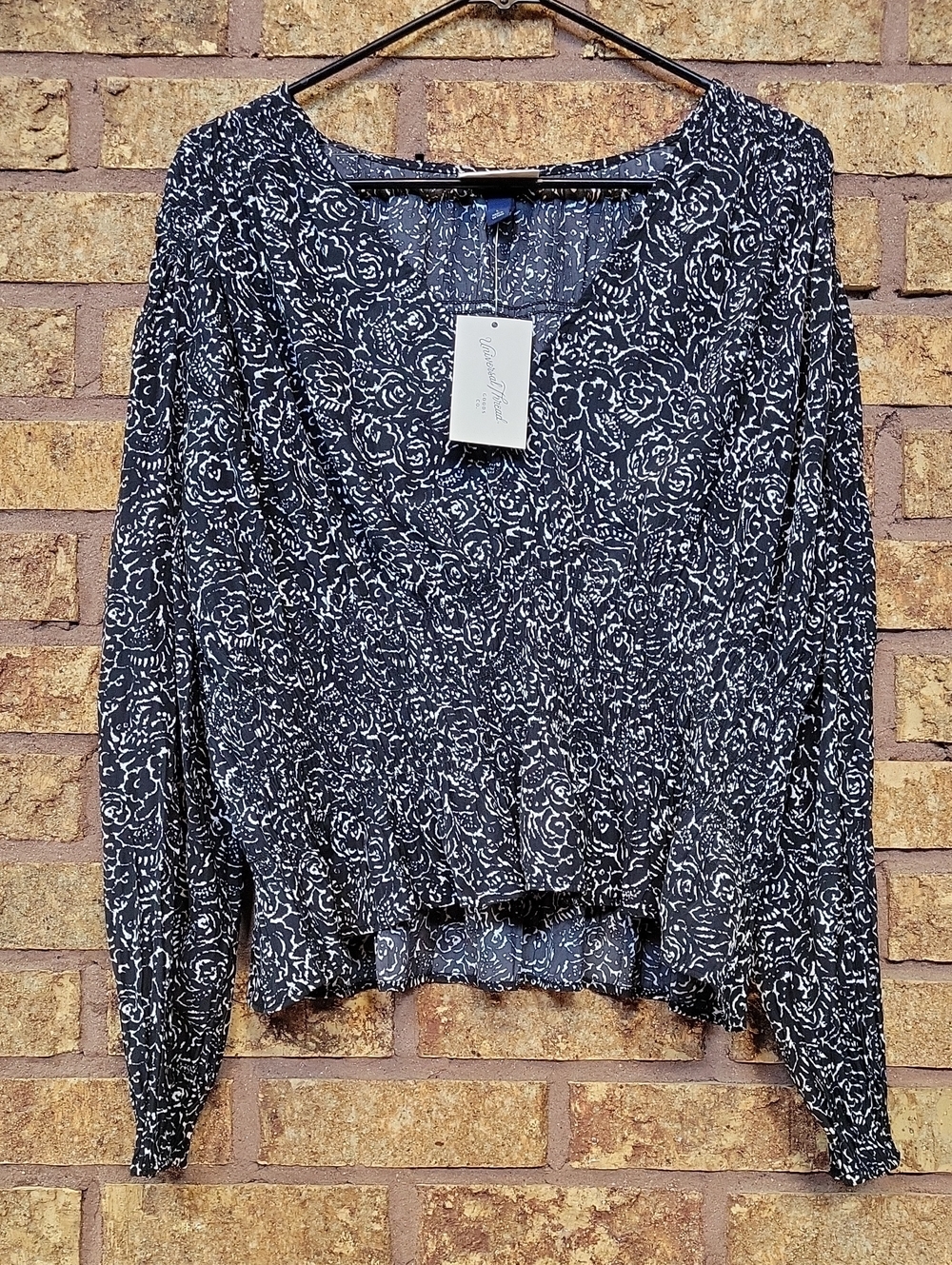 Universal Thread Black and White Floral Blouse Size Large Nwt